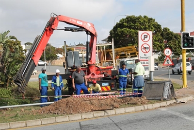 Crash takes out traffic light